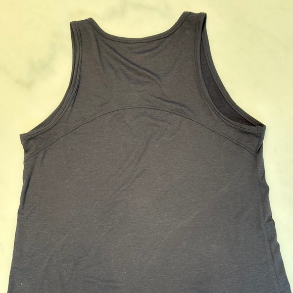 Women’s black tank top Z by Zella, Size M X 21.5” scoop neck to hem - Picture 2 of 5